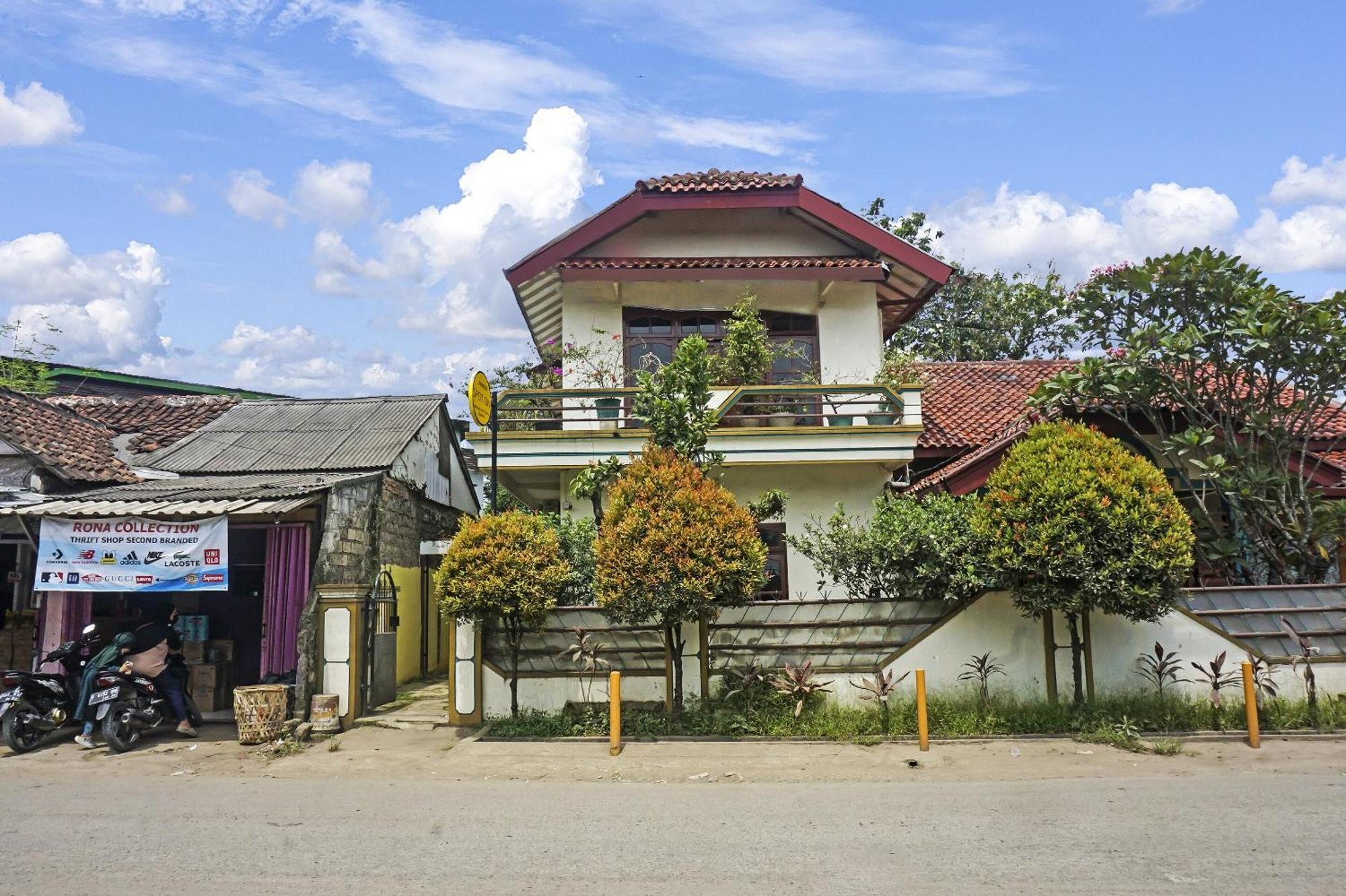 Oyo 90928 Wisma Asri Putra Syariah Bogor Exterior foto